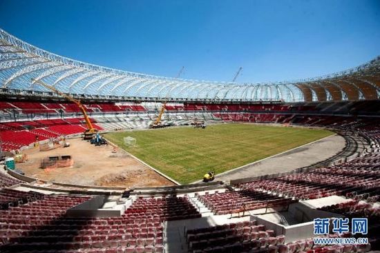  马赛港口球场改建方案通过，可移动草坪引关注  